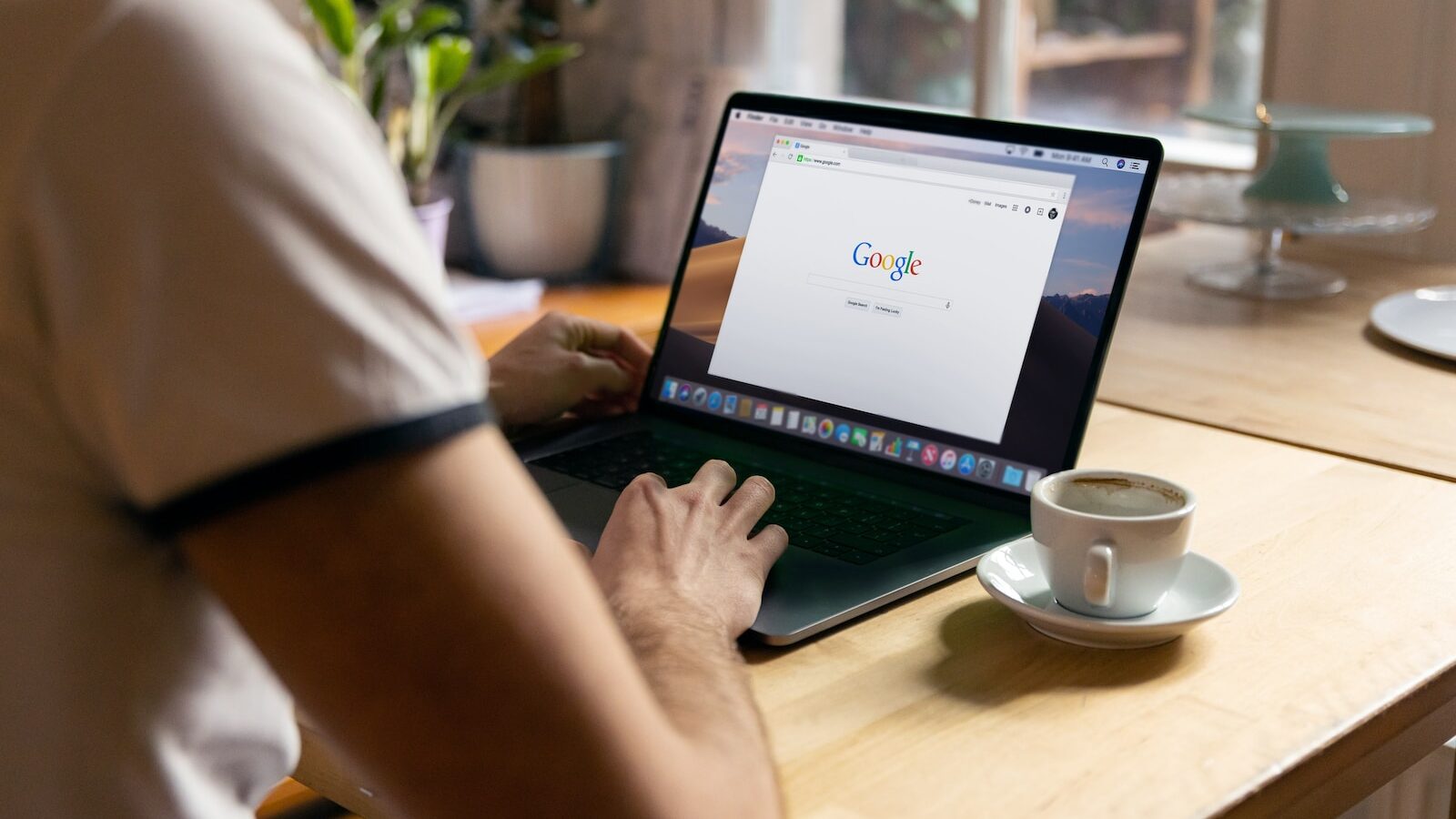 Google Vorschaubilder helfen dem Nutzer, Informationen visuell zu entdecken. Erfahren Sie hier, wie Sie ein Miniaturbild in den Google-Suchergebnissen platzieren.