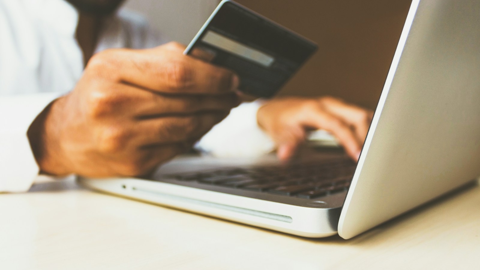Widerrufs-Button ab 2026: Was Online-Shops jetzt tun müssen